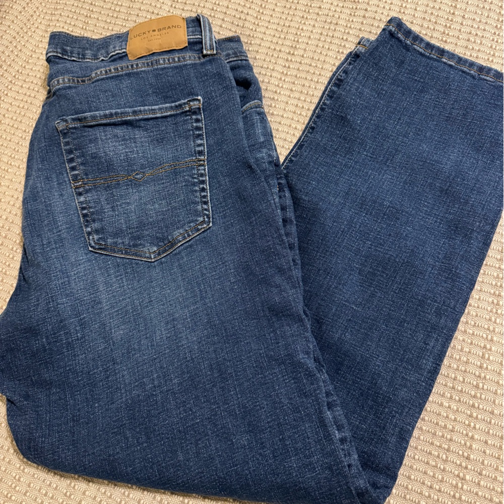 Lucky Brand jeans 410 athletic slim. 38/32